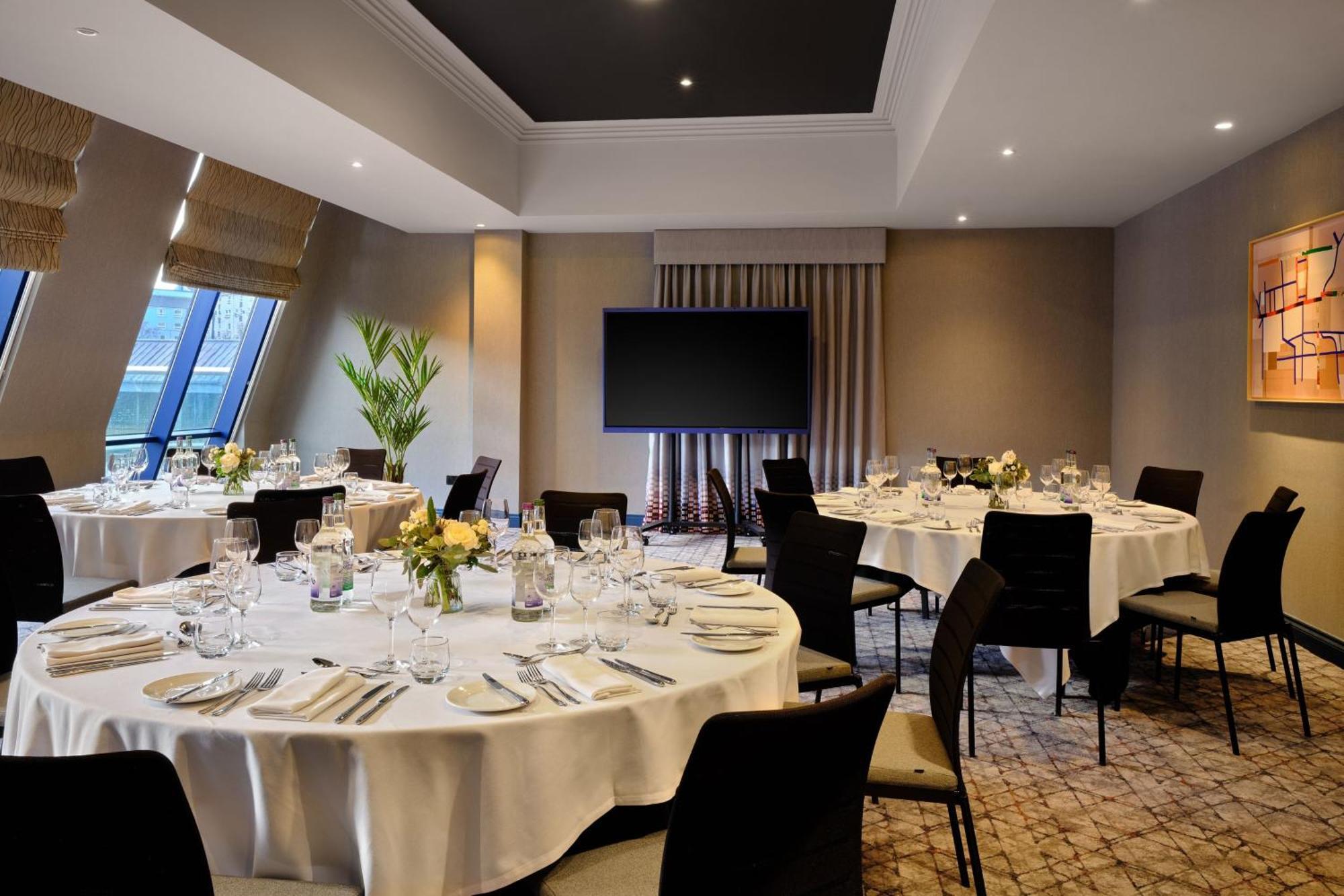Отель Marriott Holyrood 4*