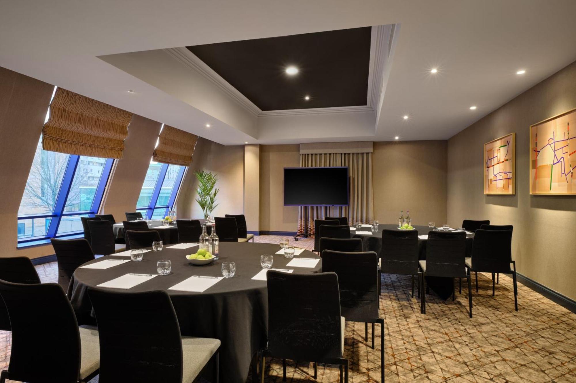 Отель Marriott Holyrood 4*